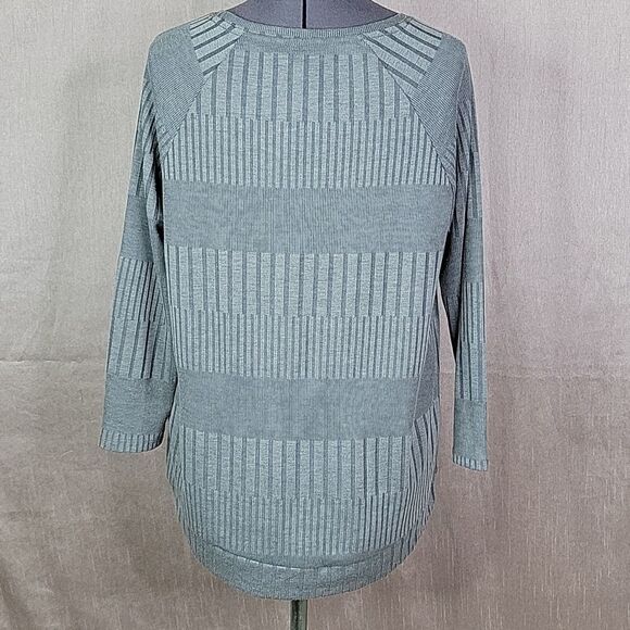 **SILVERWEAR Gray Striped Sweater Medium - Picture 7 of 8